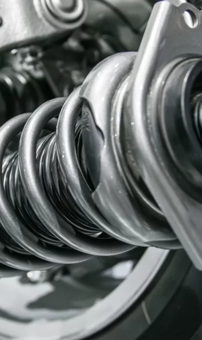 Essieu de remorque PL avec amortisseurs et bras, contrôle fuite d’huile et fixations serrées