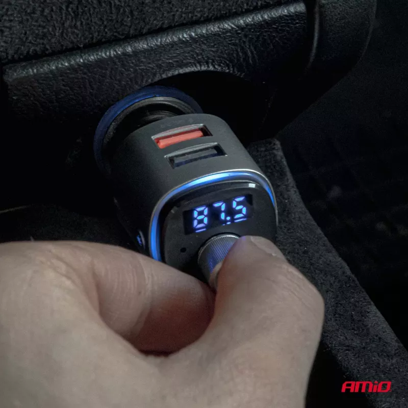 Émetteur FM voiture 2×USB-A microSD 12V 24V - AMIO 04654 - Visuel 2