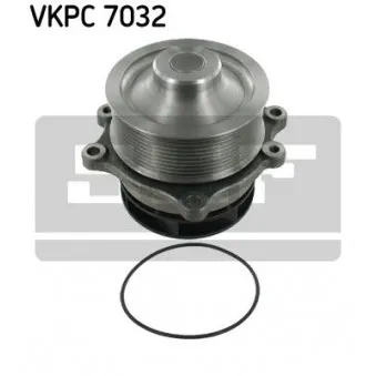 Pompe à eau SKF VKPC 7032 pour IVECO TRAKKER AD 190T31, AT 190T31 - 310cv