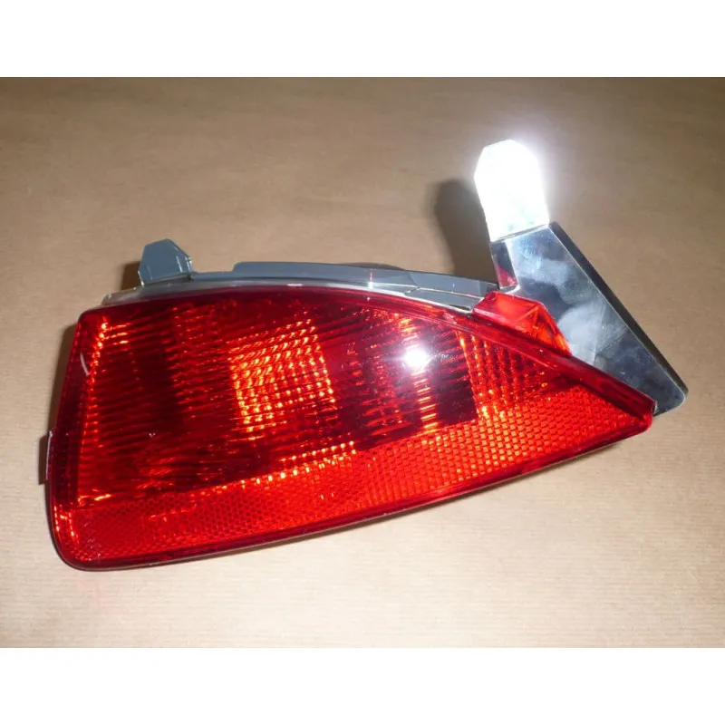 Feu antibrouillard arrière OE 265801896R - Visuel 1